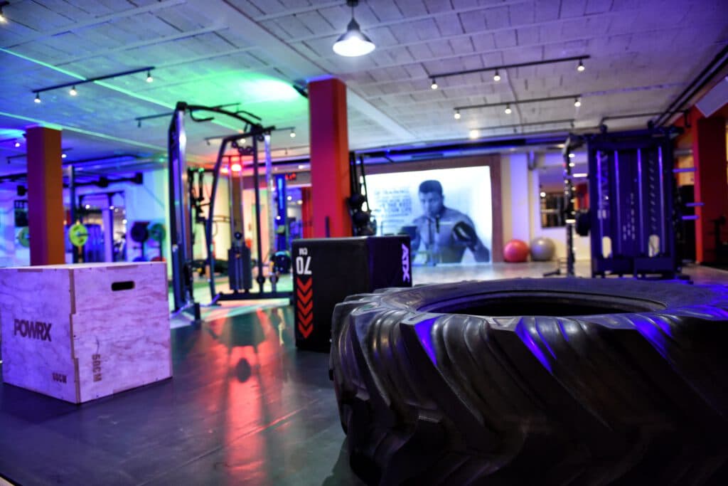 Hauseigener Fitnessbereich im Sport Center Neuburg – Functional-Area mit Tractor-Tire