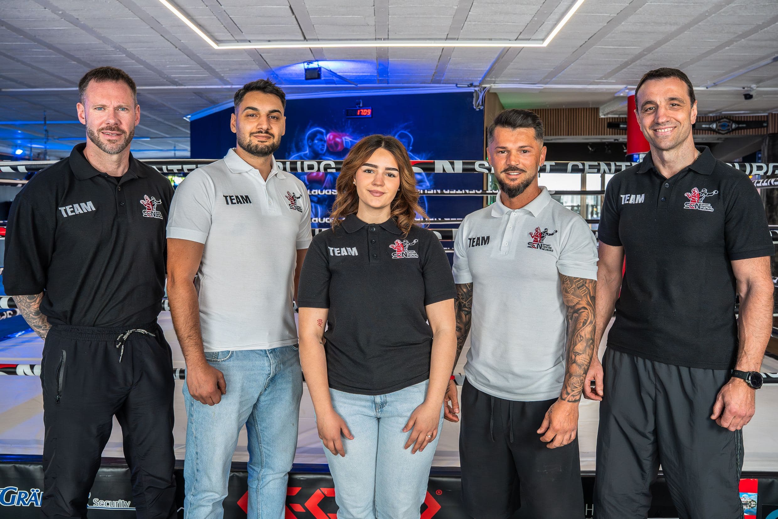 Sport Center Neuburg – das Team vor dem Boxring